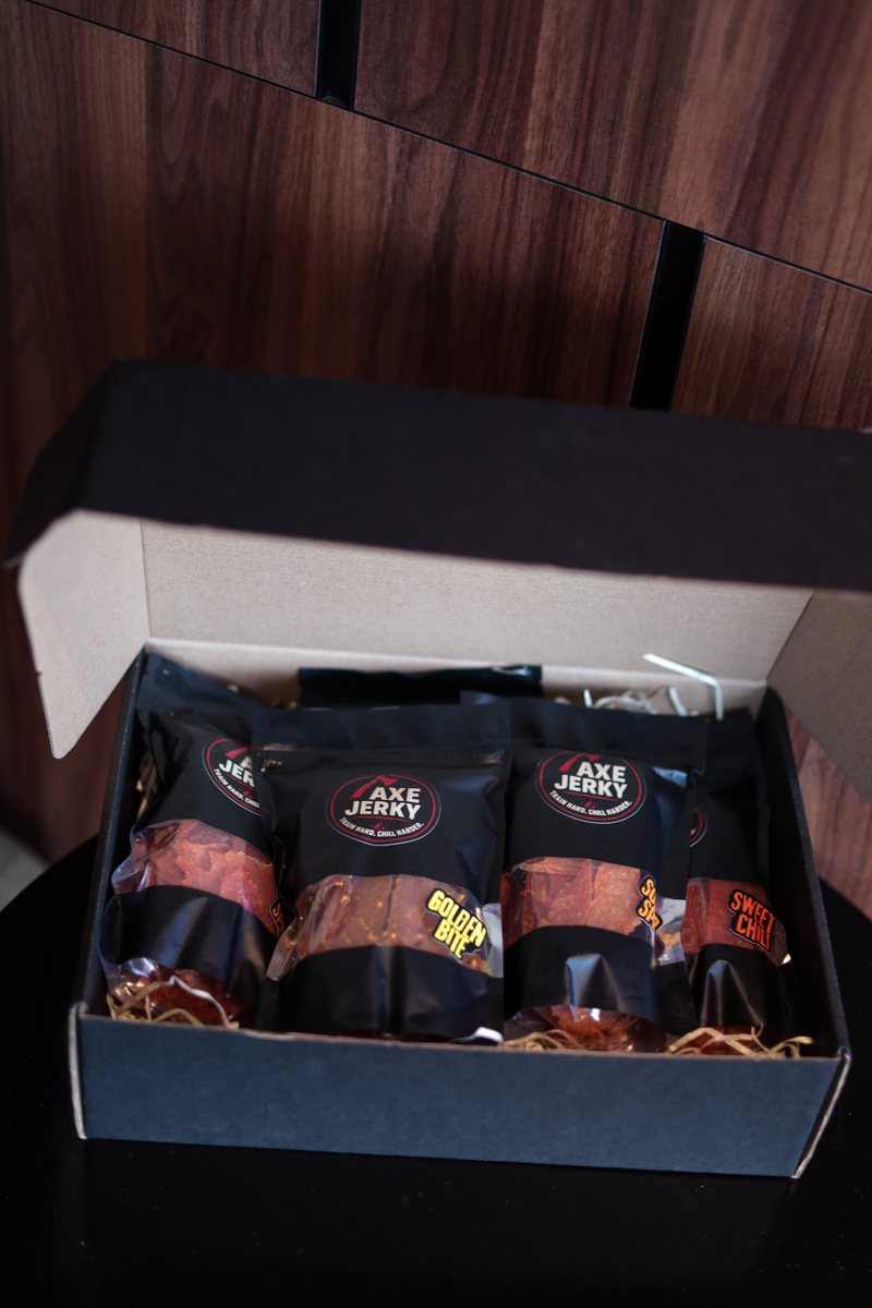 Відкритий подарунковий бокс курячих джерків AXE Jerky