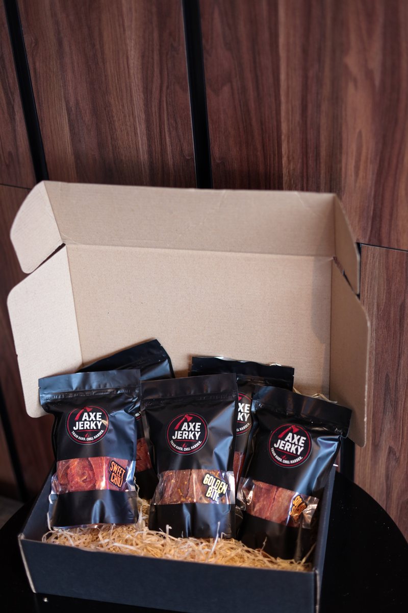 Подарунковий бокс AXE Jerky з пачками курячих джерків різних смаків