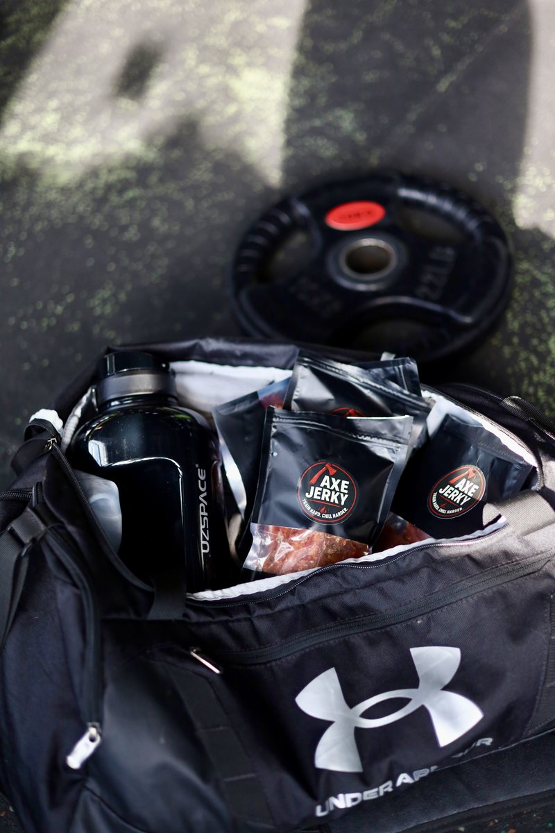Спортивна сумка з пачками курячих джерків AXE Jerky