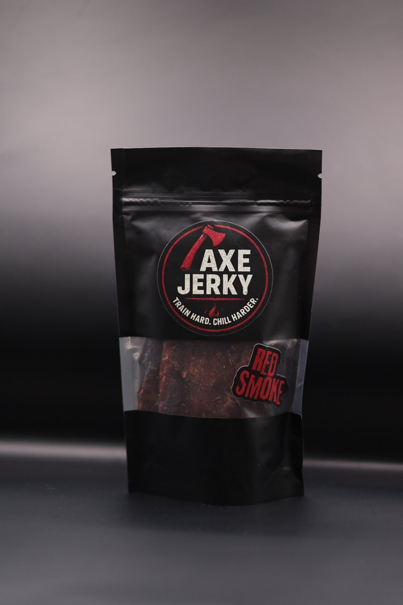 Пачка курячих джерків AXE Jerky на темному тлі